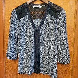 Solitaire Black‎ & White Marled Top with Crochet Lace Trim Size M — 100% Rayon